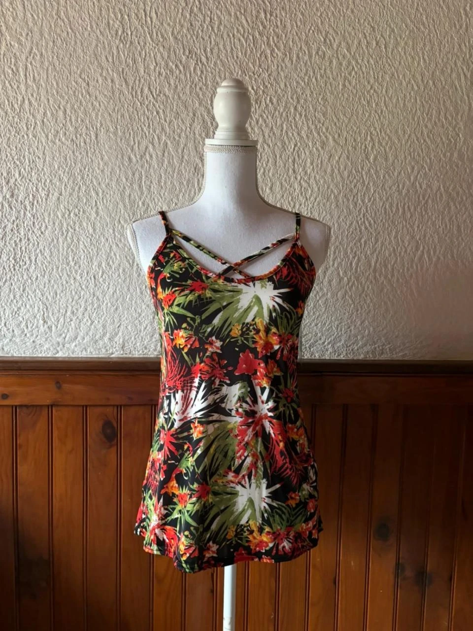 Top / débardeur noir croisé tropical / fleurs Fabriqué en France Taille S / 36 N